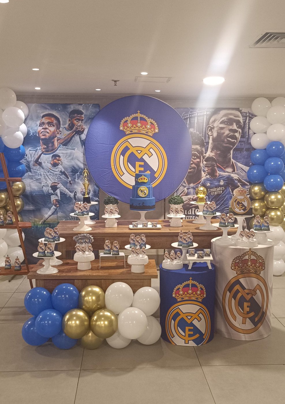 Festa temática Real Madrid — decoração no salão da Go Games Rio
