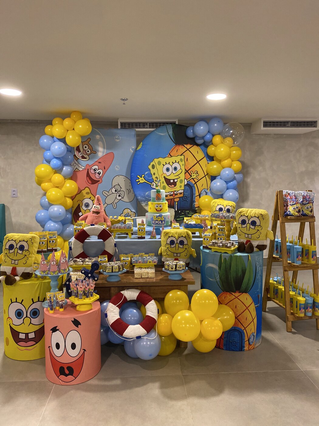 Festa temática Bob Esponja no salão da Go Games Rio — Jacarepaguá